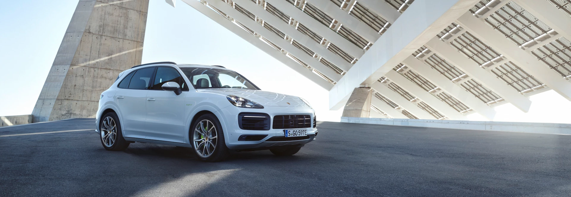 Porsche introduces plug-in hybrid to Cayenne range